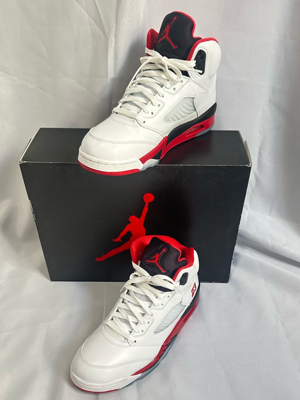 Jordan MENS Air Jordan 5 "Fire Red - Black Tongue  Size 10.5